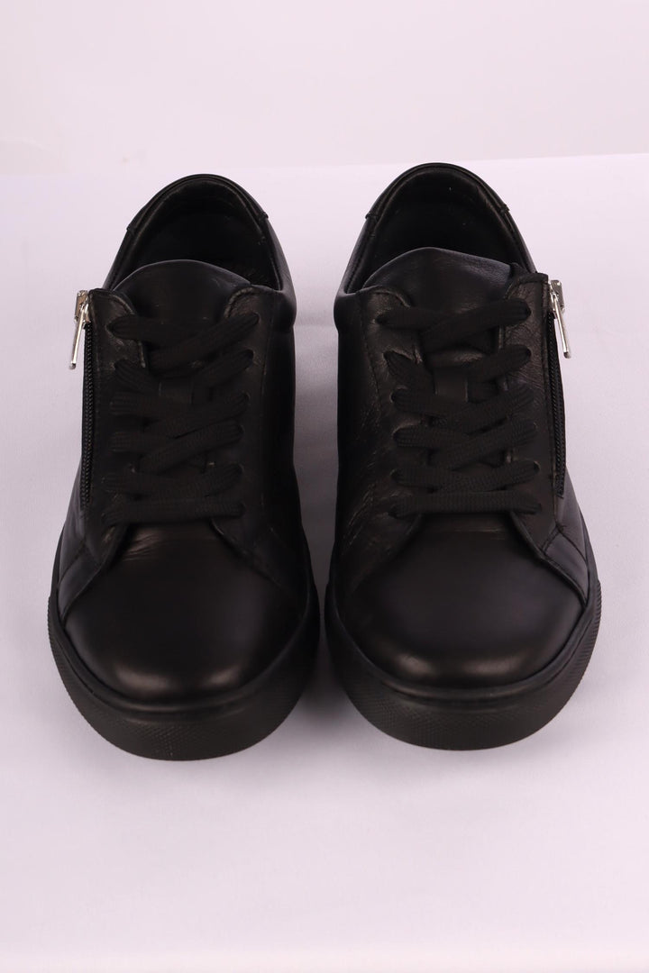 Unly Leather Sneakers in Black