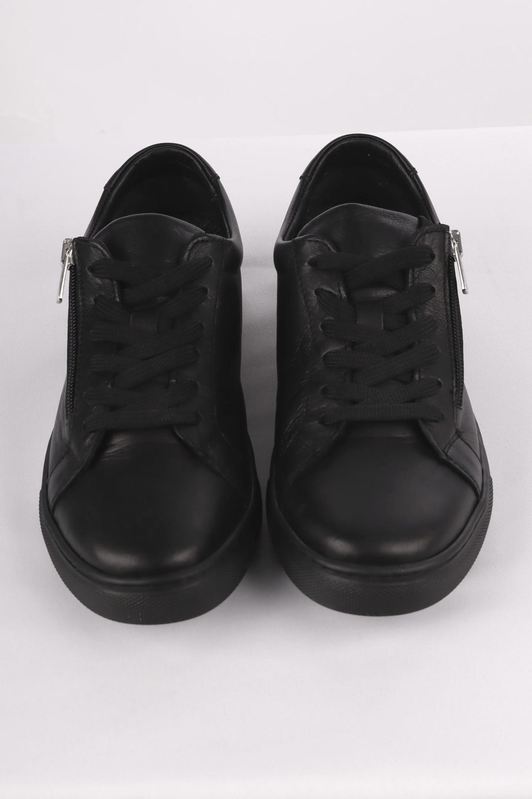 Unly Leather Sneakers in Black