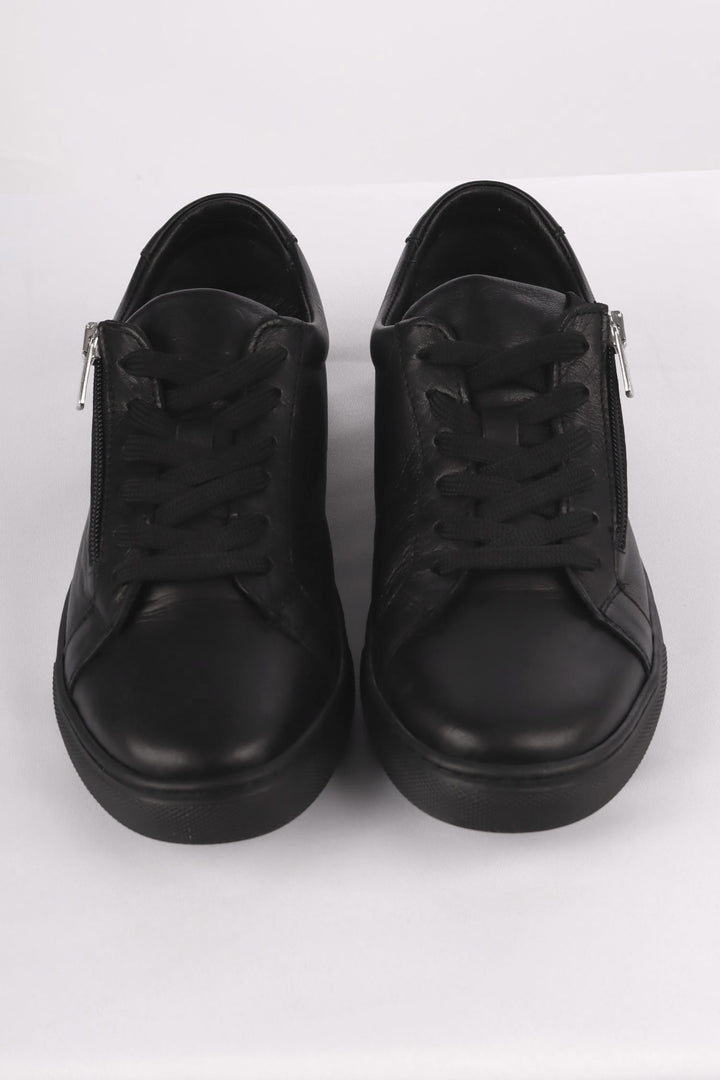 Unly Leather Sneakers in Black