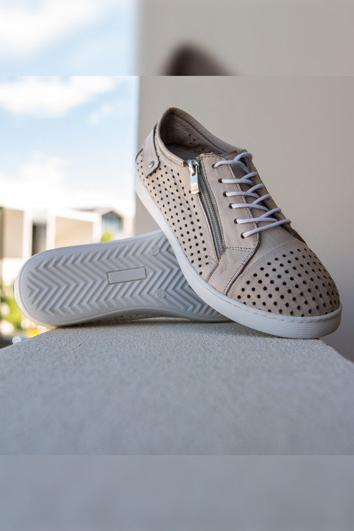 EG17 in Taupe Shoes Cabello 