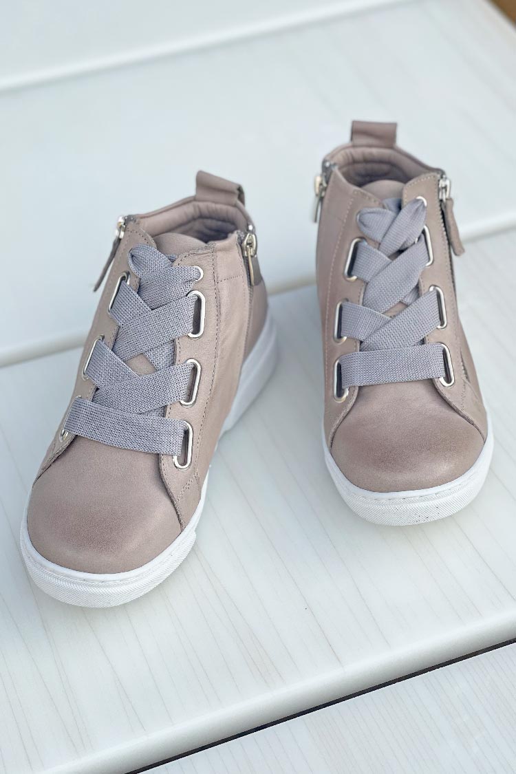 EG152S Boots in Taupe
