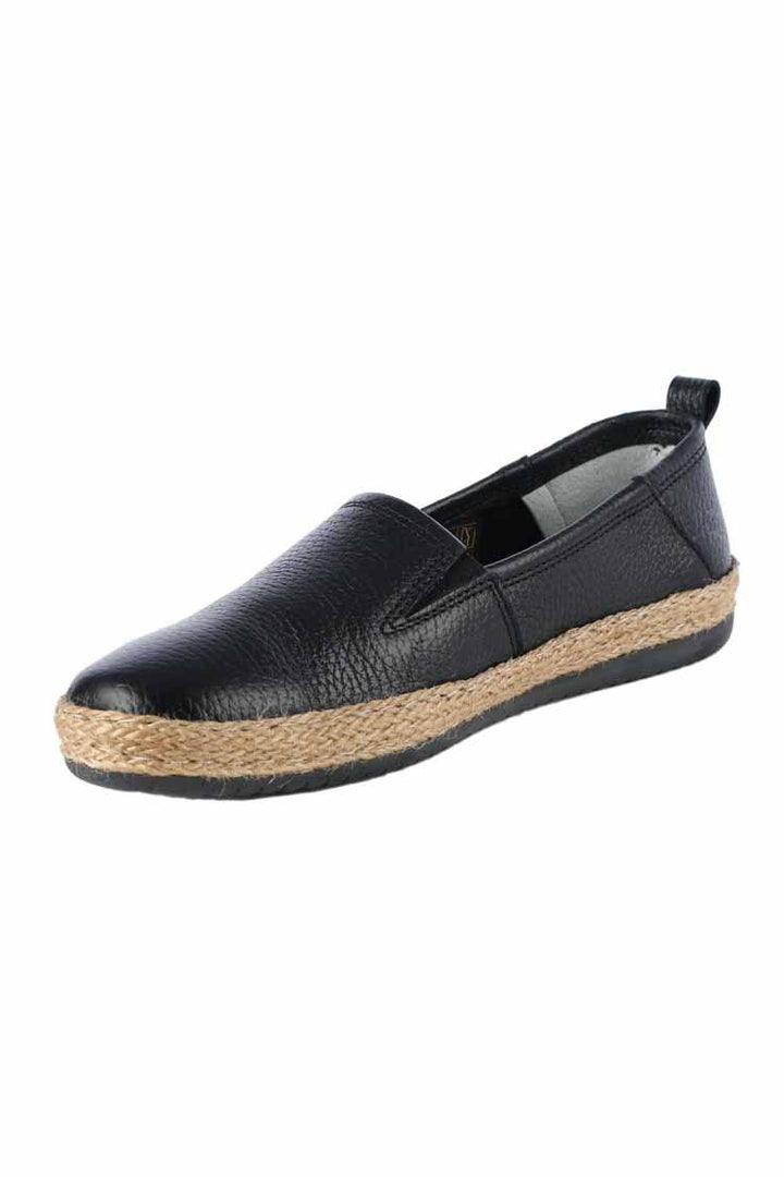 Flick Flat in Black Shoes Cabello 