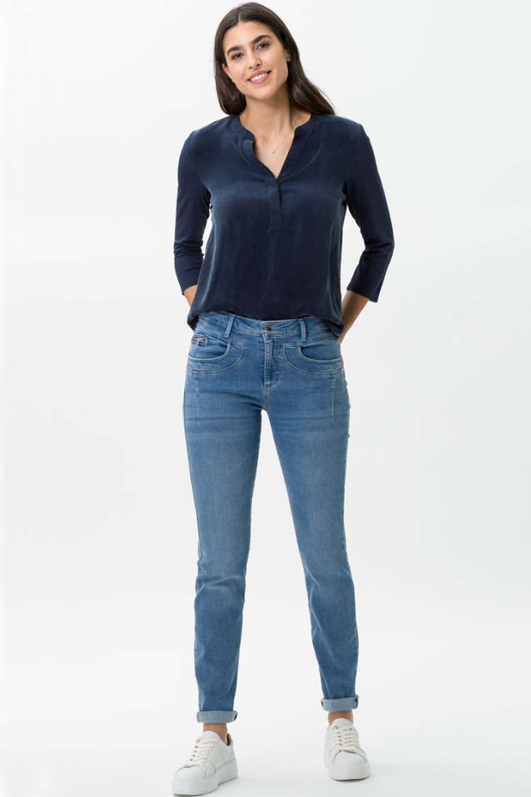 Shakira Jeans in Used Light Blue