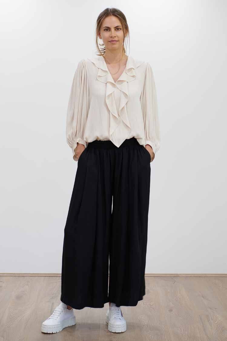 Soft Vent Pant in Black Bottoms Mela Purdie 