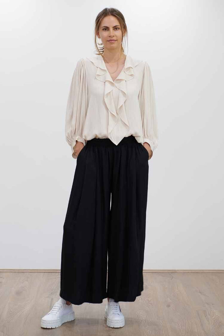 Soft Vent Pant in Black Bottoms Mela Purdie 