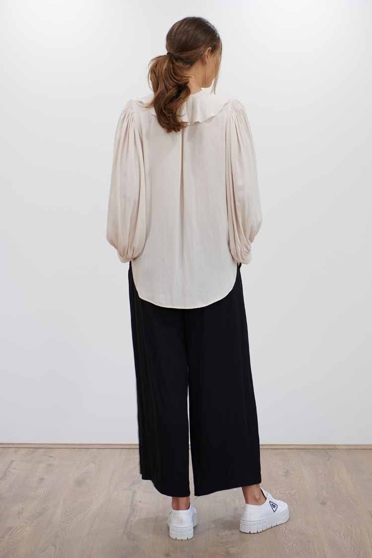 Soft Vent Pant in Black Bottoms Mela Purdie 
