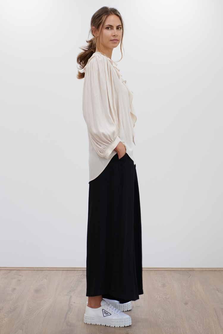Soft Vent Pant in Black Bottoms Mela Purdie 