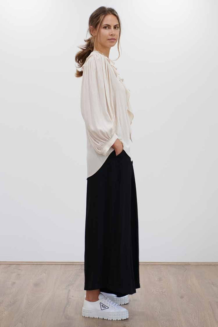 Soft Vent Pant in Black Bottoms Mela Purdie 