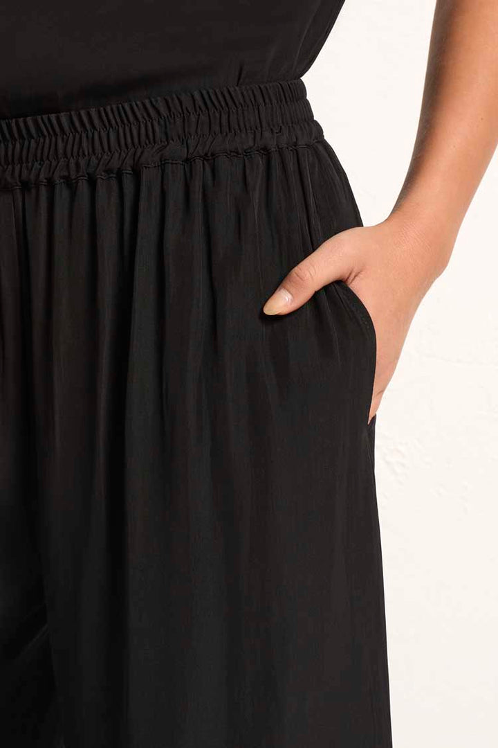 Swish Pant in Black