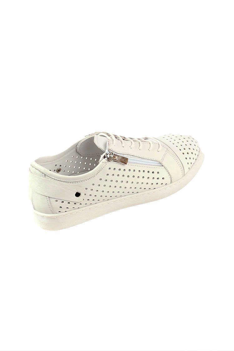 EG17 in White Shoes Cabello 