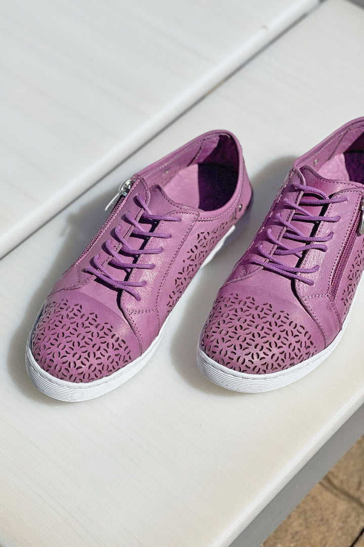 EG16 Sneaker in Lilac